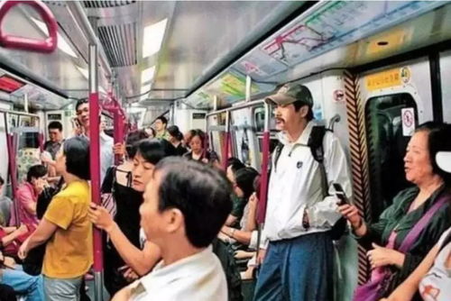 周潤發低調 日常出行地鐵公交出租車 小鮮肉出行則前呼后擁